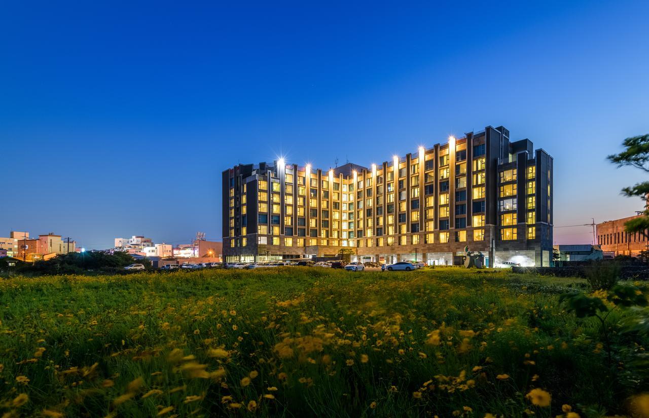 Brown Suites Hotel And Resort Jeju Exterior photo